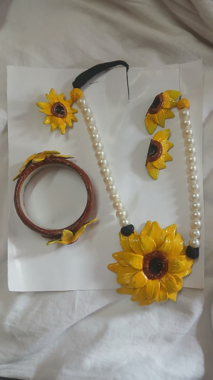  Sunflower Clay Jewellery & Bangle Set - Simple elegant design
